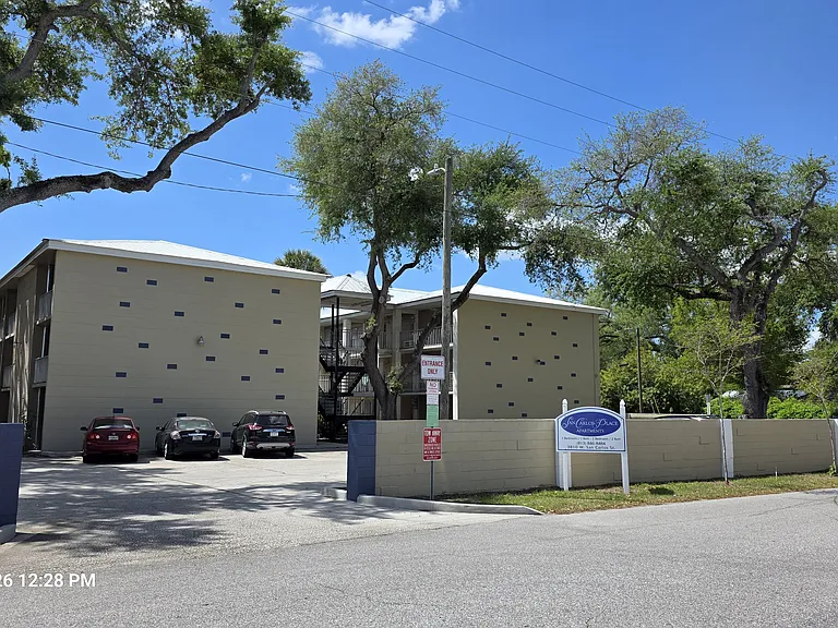 San Carlos Place — Photo 19