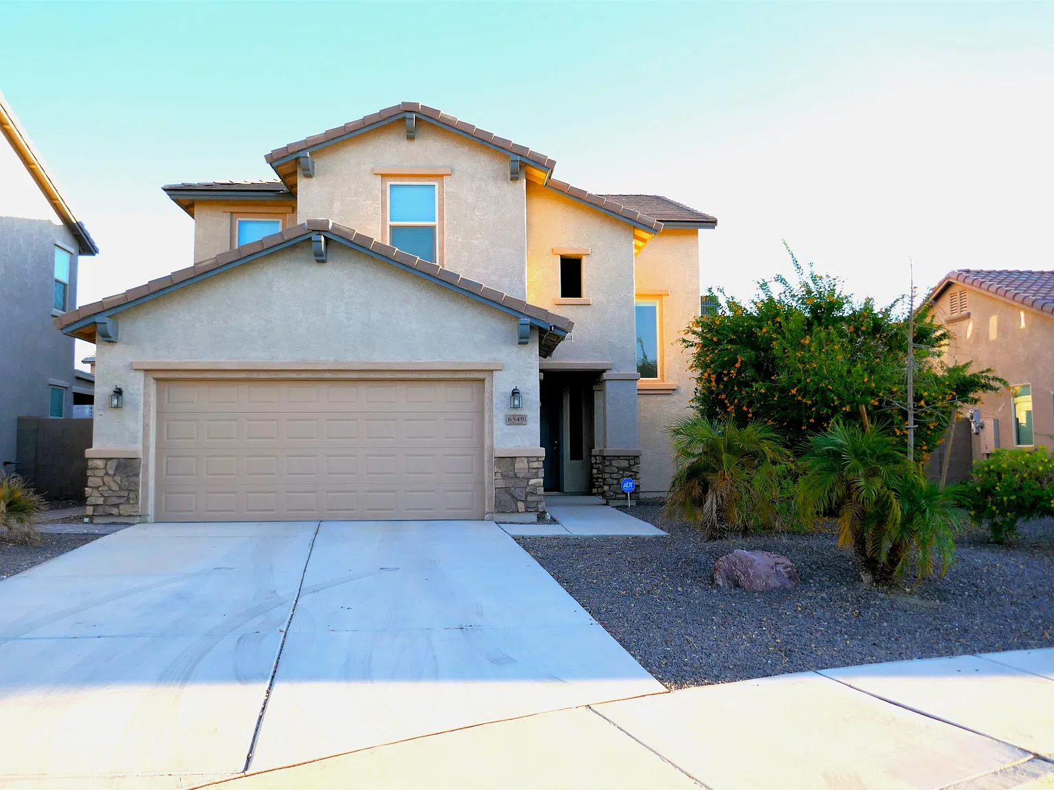 4 bed, 3.0 bath, 2311 sqft, $2,000 — Photo 1