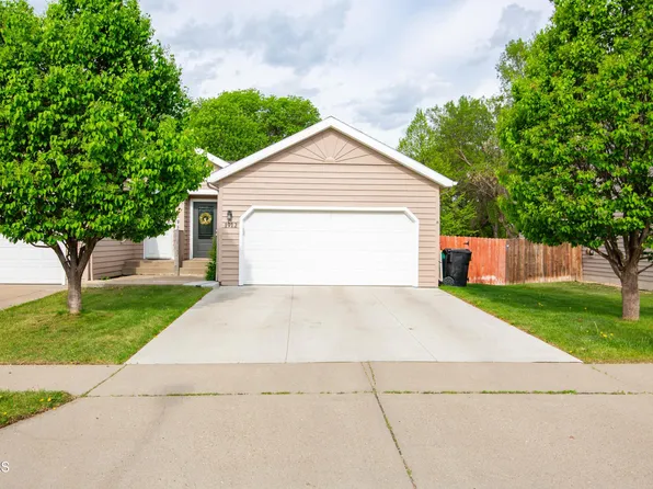 1912 San Diego Dr, Bismarck, ND 58504