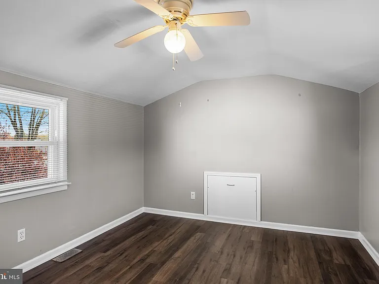 2211 New Albany Rd — Photo 15