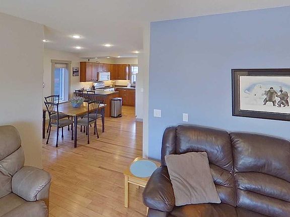 3rd image of 23 SW Rodeo Way