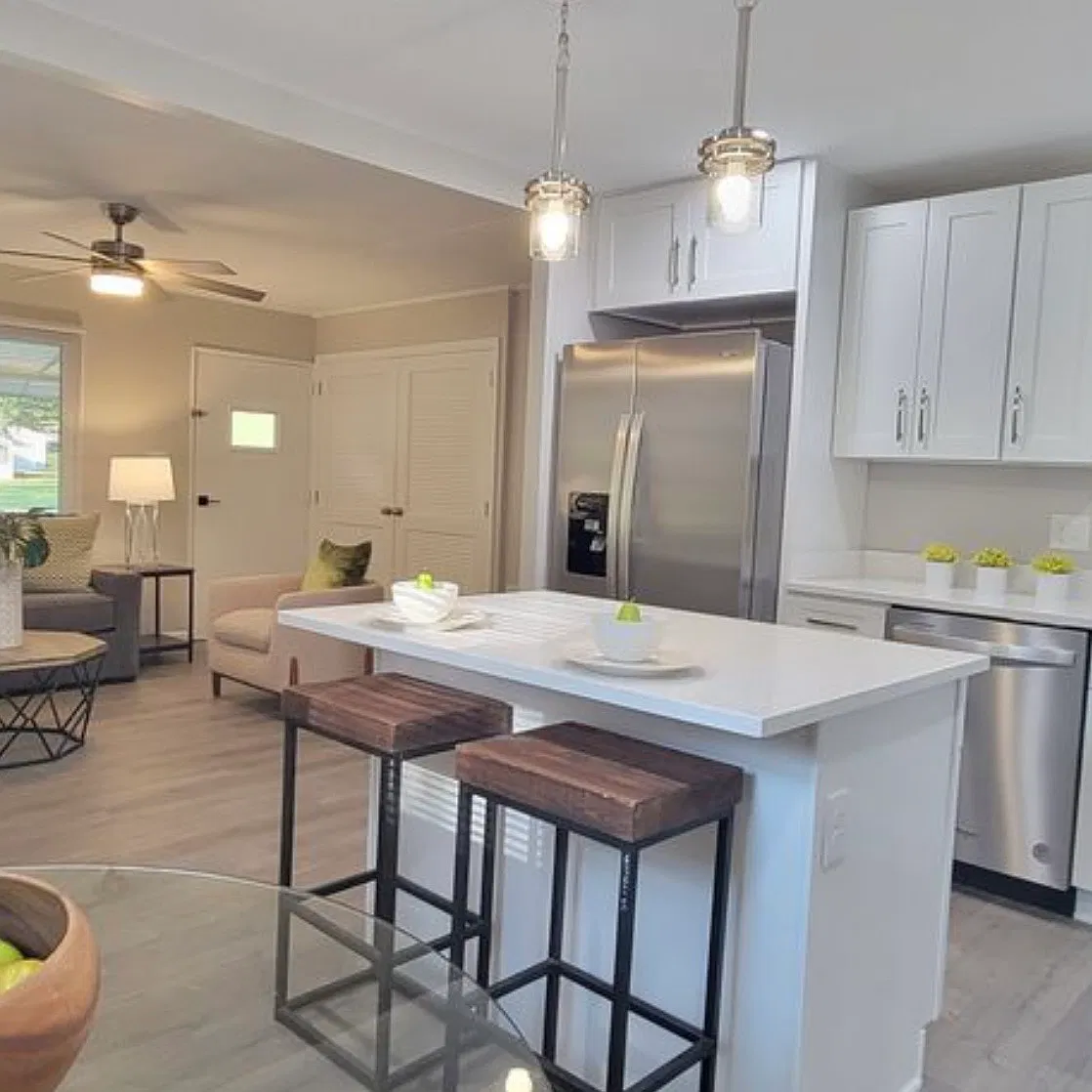 3 bed, 1127 sqft, $2,100 — Photo 4