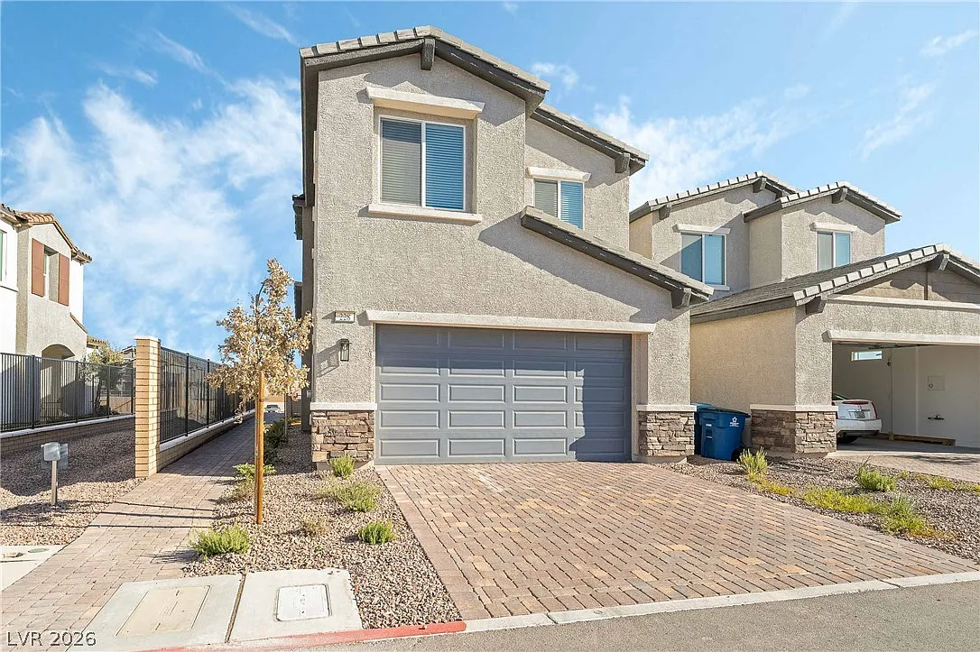 3 bed, 2.5 bath, 1677 sqft, $2,085 — Photo 2