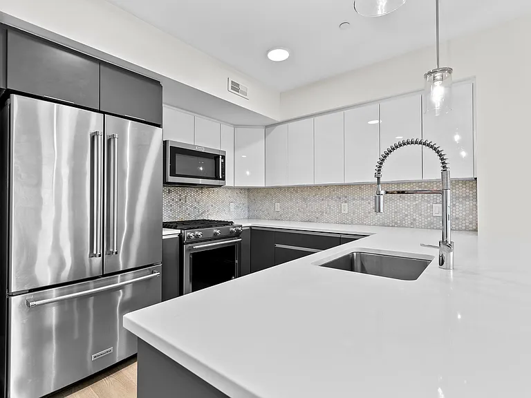 85 Willow Ct #302 — Photo 4