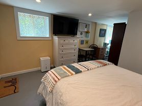 212 Fairfax Dr