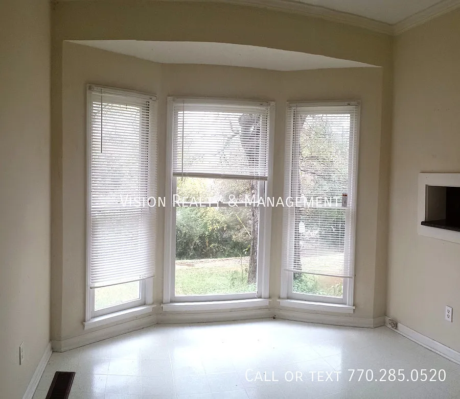 617 Spring St — Photo 3