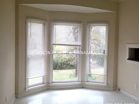 3rd image of 617 Spring St