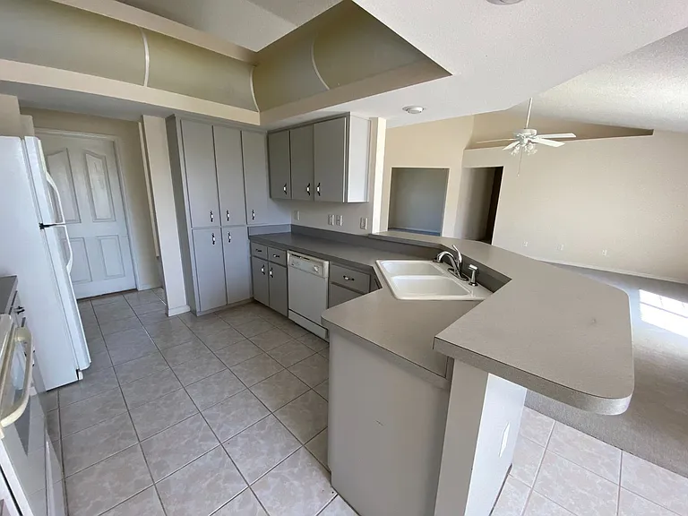 15980 SW 27th Avenue Rd — Photo 8