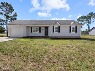 201 Savanna Ct, Hubert, NC 28539