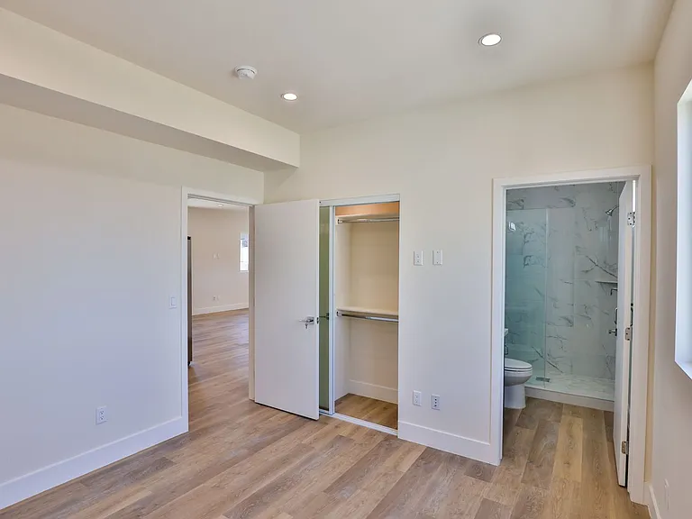 5536 Lexington Ave — Photo 38