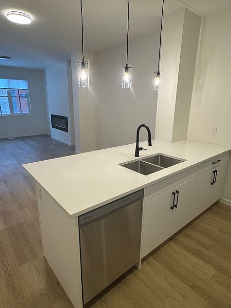 Edmonton Apartment for rent - 3 Bedrooms — photo 11