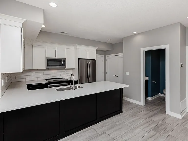 620 SE Westown Pkwy — Photo 9