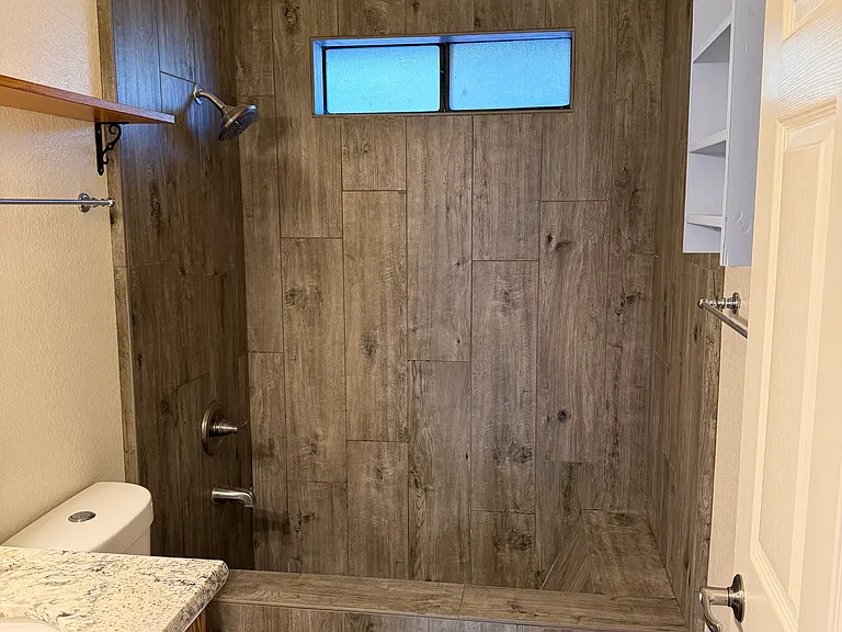 140 Holiday Ln — Photo 4