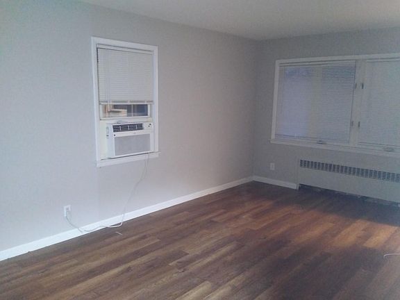 3rd image of 57 Lincoln Ave Floor 1
