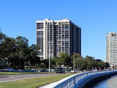 3rd image of 3301 Bayshore Blvd #21