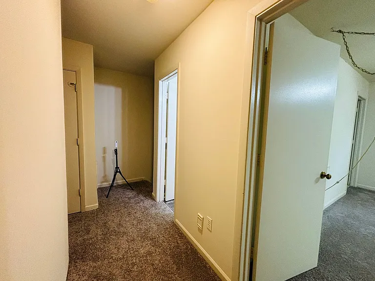 124 Camelot Ct — Photo 7
