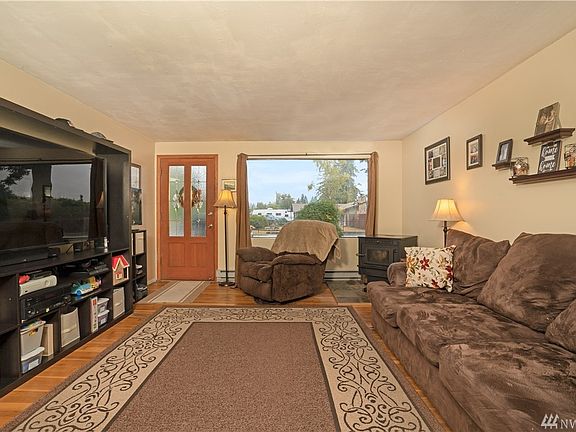 3rd image of 4127 128th St NE
