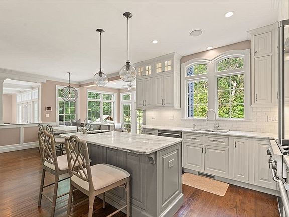 4th image of 10 Briarwood Ln
