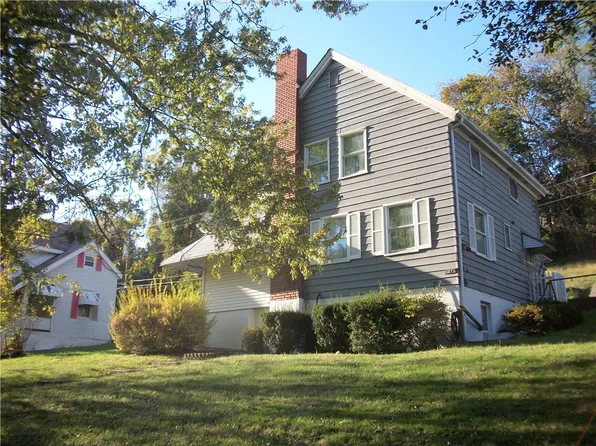 81 Pershing Blvd, Nemacolin, PA 15351