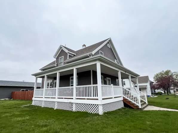 302 W Prairie St, Heyworth, IL 61745