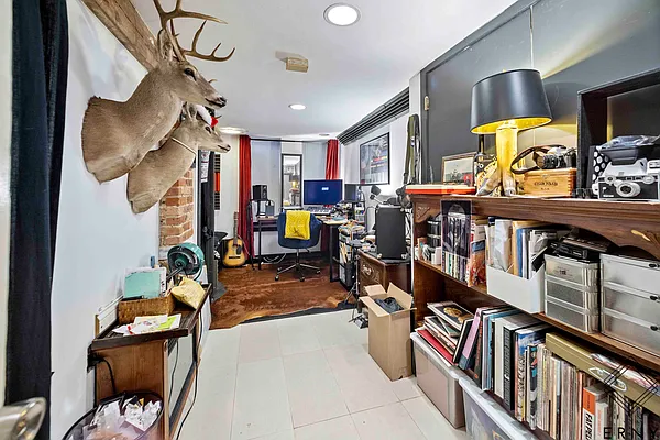 Rented by ERNY LLC | media 21