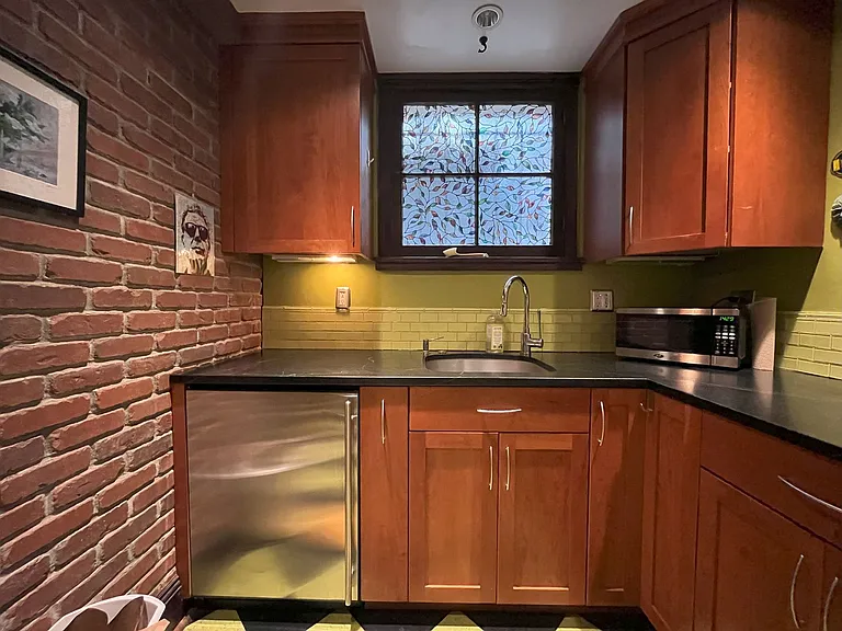 2046 NW Flanders St #B13 — Photo 7