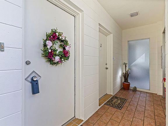 3rd image of 1036 NORTH SHORE DRIVE NE #1