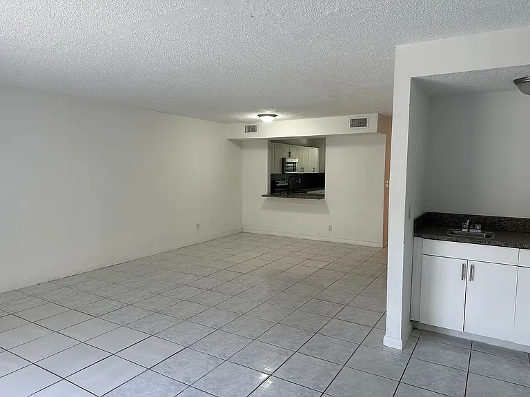 931 SW 20th Ct — Photo 9