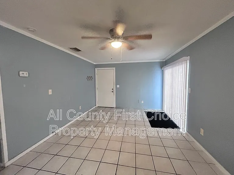 613 1st Ave NE #A — Photo 4