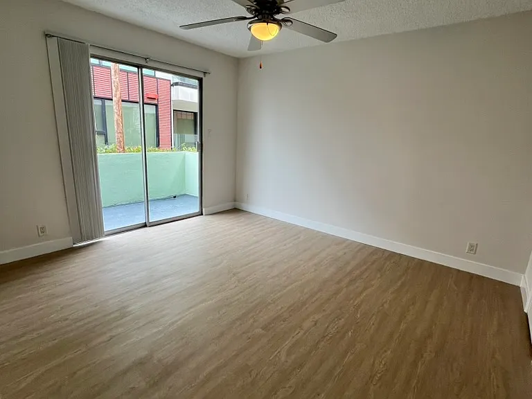 726 N Alfred St #6 — Photo 9