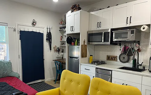 645 Hurlingame Ave #1 Photo 1
