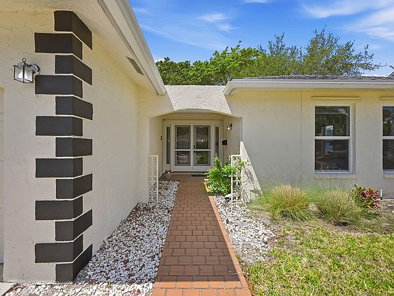 4th image of 321 Del Rio Boulevard