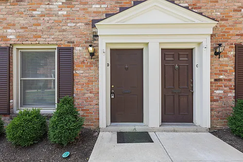 943 Manor Ln Photo 1