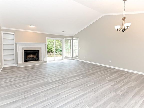 5th image of 1915 Ivy Glen Dr SE