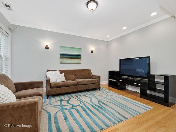 3rd image of 1250 W Cornelia Ave APT 1N