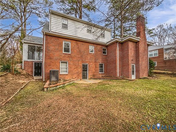5th image of 203 Crestwood Dr