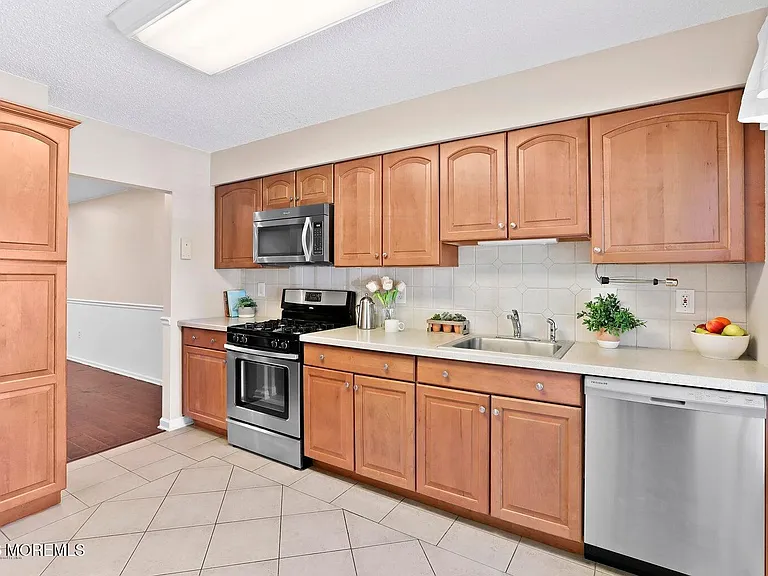 7 Stuart Dr #3 — Photo 5