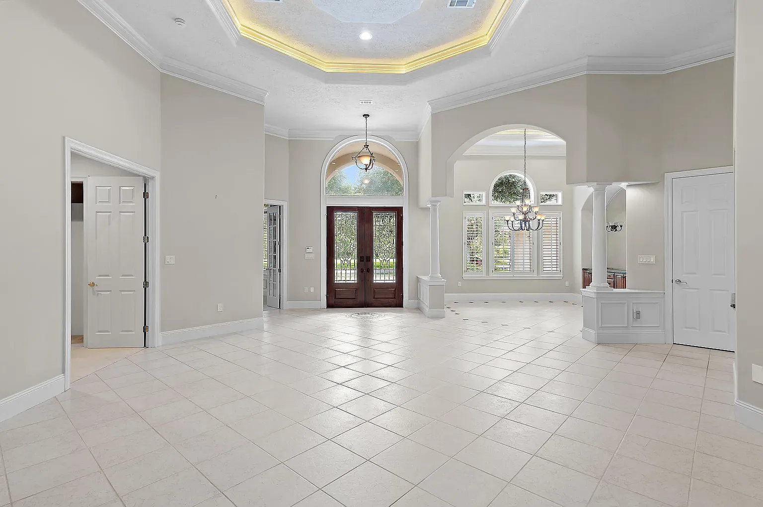 3 bed, 3158 sqft, $5,200 — Photo 3