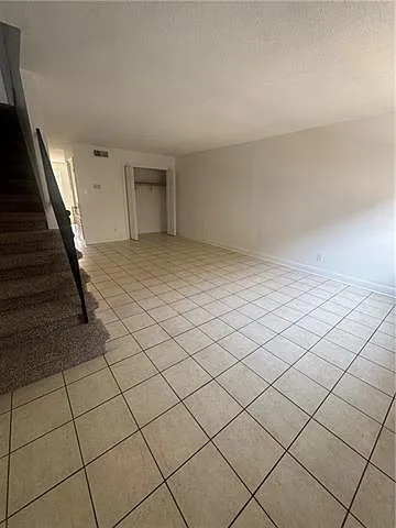 239 W Esplanade Ave #3 — Photo 3