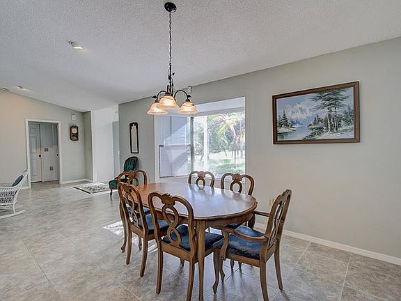 5th image of 540 E Lake Dr