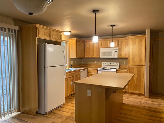 4th image of 2578 NW Skyline Ranch Rd #A