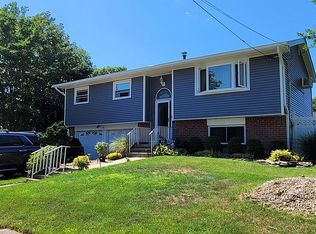 77 Erlanger Blvd, North Babylon, NY 11703