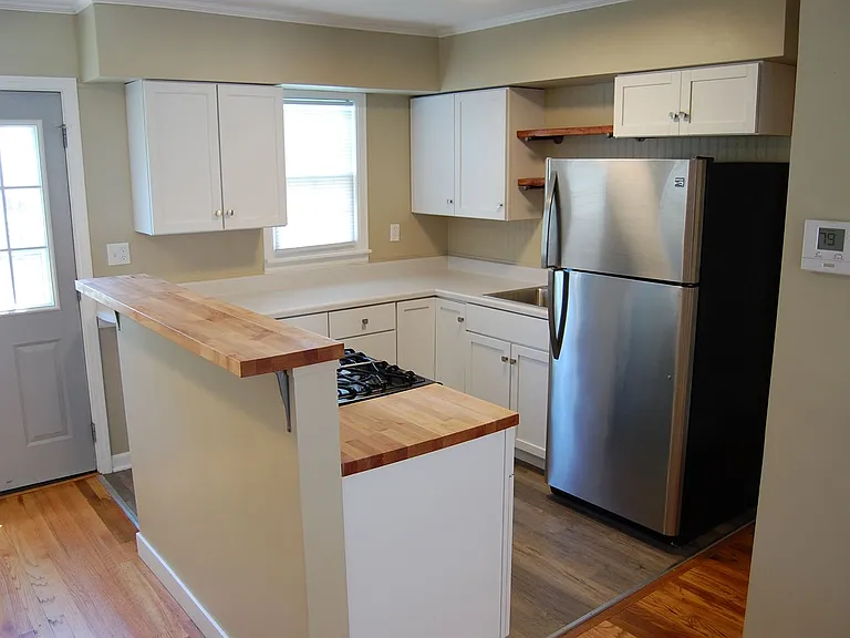 2620 Sumner St — Photo 6