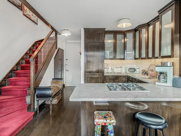 22 West 15th Street image 8 of 18