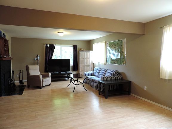 3rd image of 5048 Yearley Dr NE