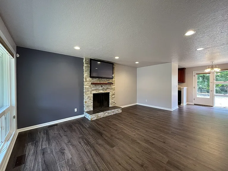 730 SE 143rd Ave — Photo 12