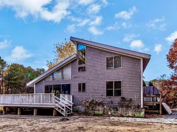 45 Manitoba Road, Mashpee, MA 02649