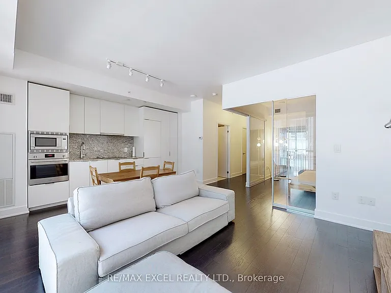 955 Bay St #404 — Photo 3