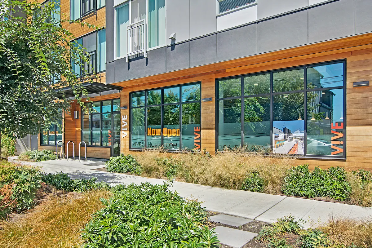 Building Photo - Vive Ballard