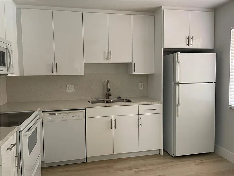 235 Lakeview Dr #102 — Photo 6